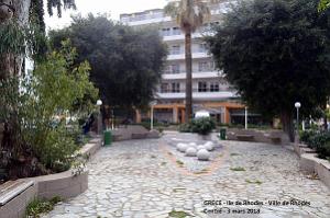 178- Rhodes ville et port d'honneur